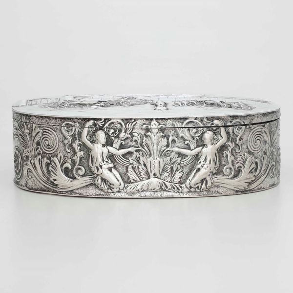 Scatola. Argento fuso e cesellato. Argenteria europea del XX secolo (apparentemente priva di punzonatura).  - Asta Argenti - Associazione Nazionale - Case d'Asta italiane