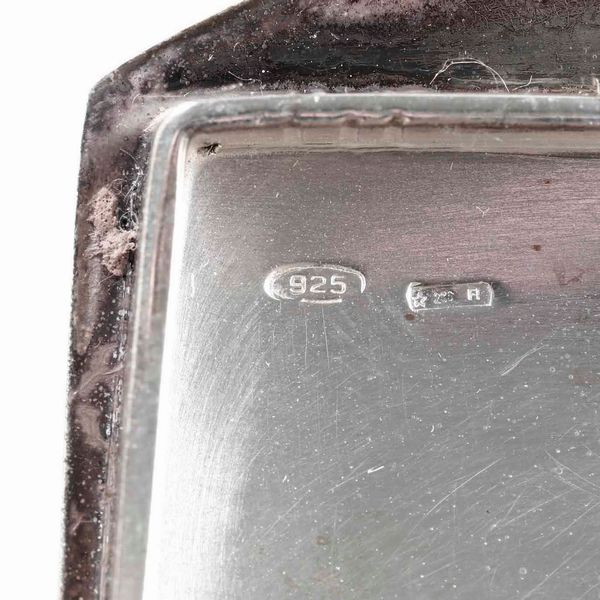 Lotto composto da quattro tabacchiere diverse. Una in argento 925 e tre in metallo argentato  - Asta Argenti - Associazione Nazionale - Case d'Asta italiane