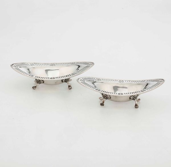 Coppia di saliere traforate.Inghilterra, bollo della citt di Sheffield per l'anno 1896 e dell'argentiere Atkin Brothers  - Asta Argenti - Associazione Nazionale - Case d'Asta italiane