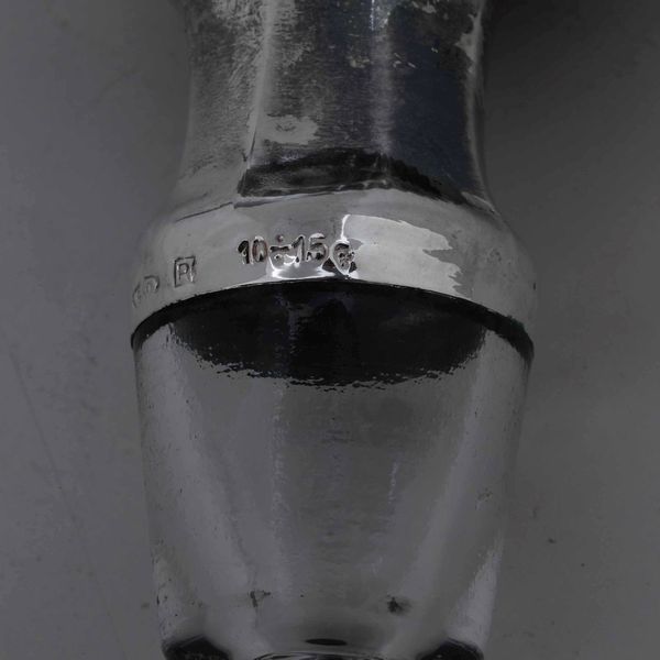 Coppia di bottiglie in cristallo con tappi in argento. Italia XX secolo  - Asta Argenti - Associazione Nazionale - Case d'Asta italiane