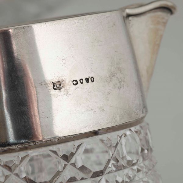 Bottiglia e brocca in vetro molato e argento, manifatture diverse del XX secolo  - Asta Argenti - Associazione Nazionale - Case d'Asta italiane