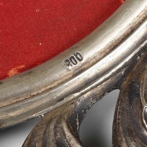 Due cornici. Argento fuso, sagomato e cesellato. Una argenteria artistica italiana, prima met XX secolo, una Birmingham 1927  - Asta Argenti - Associazione Nazionale - Case d'Asta italiane