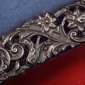 Due cornici. Argento fuso, sagomato e cesellato. Una argenteria artistica italiana, prima met XX secolo, una Birmingham 1927  - Asta Argenti - Associazione Nazionale - Case d'Asta italiane