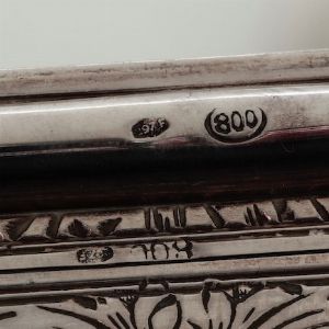 Due scatole portasigarette e due tabacchiere in argento, varie manifatture del XX secolo  - Asta Argenti - Associazione Nazionale - Case d'Asta italiane