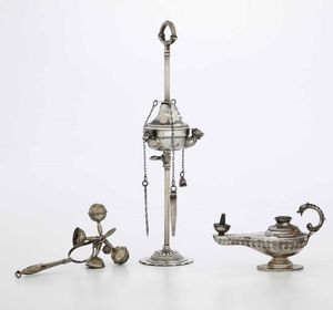 Piccola fiorentina, lucerna e sonaglio in argento Argenteria italiana del XX secolo.  - Asta Argenti - Associazione Nazionale - Case d'Asta italiane