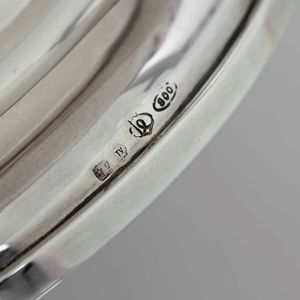 Lotto di una scatola e una ciotola in argento. Argenteria italiana del XX secolo, argentieri differenti  - Asta Argenti - Associazione Nazionale - Case d'Asta italiane