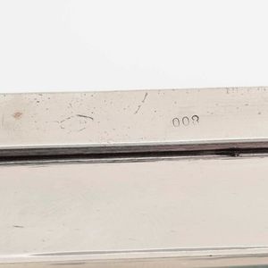 Vassoio quadrato e vassoio rettangolare in argento. Argenteria italiana del XX secolo  - Asta Argenti - Associazione Nazionale - Case d'Asta italiane