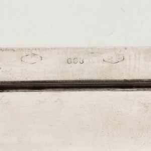 Vassoio quadrato e vassoio rettangolare in argento. Argenteria italiana del XX secolo  - Asta Argenti - Associazione Nazionale - Case d'Asta italiane