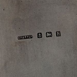 Porta sigarette in argento sterling fuso e cesellato. Inlghilterra, bollo della citt di Birmingham per l'anno 1907  - Asta Argenti - Associazione Nazionale - Case d'Asta italiane