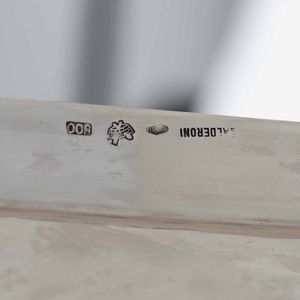 Piatto quadrato in argento. Argenteria italiana del XX secolo. Argentiere Cesa, Alessandria per Calderoni  - Asta Argenti - Associazione Nazionale - Case d'Asta italiane