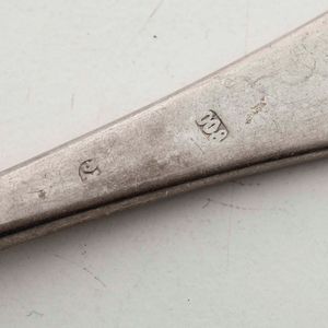 Set di posate in argento per bambini entro custodia. Argenteria italiana del XX secolo  - Asta Argenti - Associazione Nazionale - Case d'Asta italiane