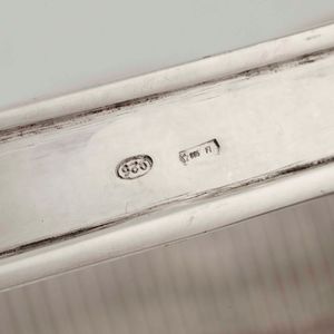 Vassoio in argento sterling. Argenteria fiorentina del XX-XXI secolo  - Asta Argenti - Associazione Nazionale - Case d'Asta italiane