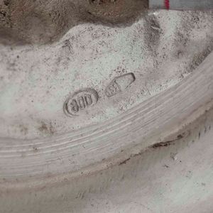 Candelabro a tre fiamme. Argento fuso e cesellato. Argenteria artistica Italiana del XX secolo.  - Asta Argenti - Associazione Nazionale - Case d'Asta italiane