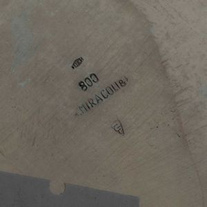 Cioccolatiera e scatola in argento fuso, sbalzato e cesellato. Argenteria milanese del XX secolo. Argentiere Miracoli  - Asta Argenti - Associazione Nazionale - Case d'Asta italiane