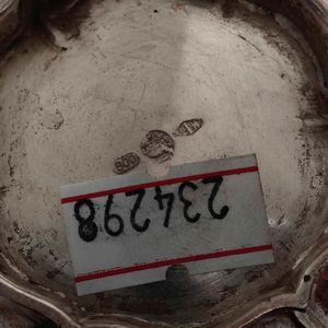 Caffettiera, teiera e lattiera in argento. Argenteria milanese del XX secolo. Due pezzi argentiere Vittorio Beccaro e uno argentiere Bruno Maran & F.lli  - Asta Argenti - Associazione Nazionale - Case d'Asta italiane