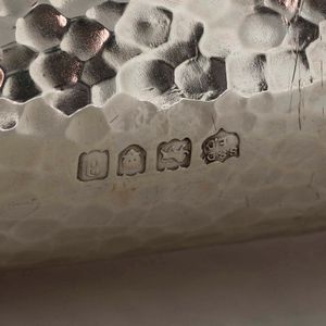 Set da toilette in argento sterling e cristallo. Inghilterra XX secolo, bollo della citt di Londra per lanno 1916  - Asta Argenti - Associazione Nazionale - Case d'Asta italiane