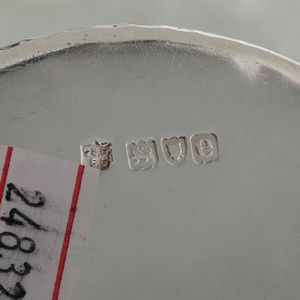 Set da toilette in argento sterling e cristallo. Inghilterra XX secolo, bollo della citt di Londra per lanno 1916  - Asta Argenti - Associazione Nazionale - Case d'Asta italiane