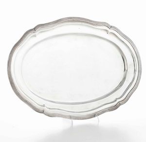 Due vassoi in argento e uno in metallo argentato. Varie manifatture del XX secolo<BR>66x43, 52x38, 55.5x37  - Asta Argenti - Associazione Nazionale - Case d'Asta italiane