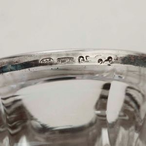 Oliera in vetro molato con finiture in argento sterling. Argenteria fiorentina del XX-XXI secolo  - Asta Argenti - Associazione Nazionale - Case d'Asta italiane