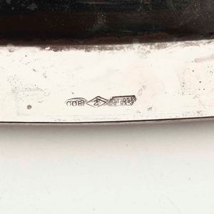 Vassoio ovale. Argento fuso e sagomato. Italia, XX secolo. Argentiere Zaramella, Padova.  - Asta Argenti - Associazione Nazionale - Case d'Asta italiane