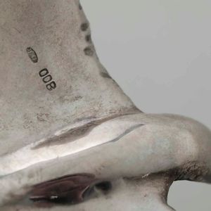 Tre ciotole a foglia in argento. Argenteria italiana del XX secolo. Argentieri differenti  - Asta Argenti - Associazione Nazionale - Case d'Asta italiane