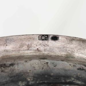 Lotto composto da un vassoio, un vaso e una zuccheriera in argento. Varie manifatture italiane del XX secolo  - Asta Argenti - Associazione Nazionale - Case d'Asta italiane