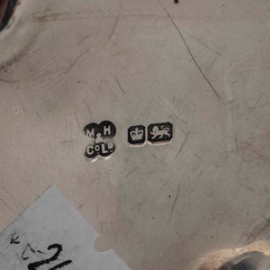 Cattle on stand in argento fuso, sbalzato e cesellato. Inghilterra, bollo della citt di Sheffield. Argentiere Martin Hall & Co. Ltd (marchio in uso dal 1912 al 1923)  - Asta Argenti - Associazione Nazionale - Case d'Asta italiane