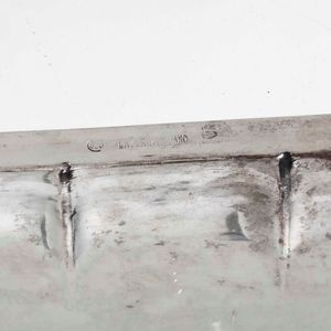 Centrotavola in argento con manico a conchiglia. Argenteria milanese del XX secolo  - Asta Argenti - Associazione Nazionale - Case d'Asta italiane