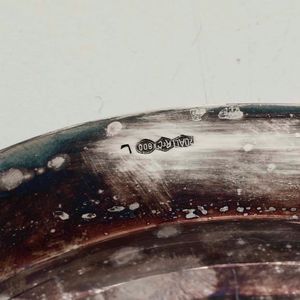 Tre piatti. Argento fuso e sagomato. Italia XX secolo. Argentiere Ricci & C., Alessandria e altre manifatture.  - Asta Argenti - Associazione Nazionale - Case d'Asta italiane