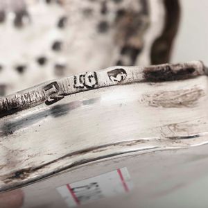 Lotto in argento composto da quattro scatole con coperchio, un vassoio, vaschetta con portacandele. Differenti epoche e manifatture  - Asta Argenti - Associazione Nazionale - Case d'Asta italiane