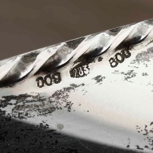 Porta grissini e raccogli briciole in argento. Argenteria italiana del XX secolo, argentieri differenti  - Asta Argenti - Associazione Nazionale - Case d'Asta italiane