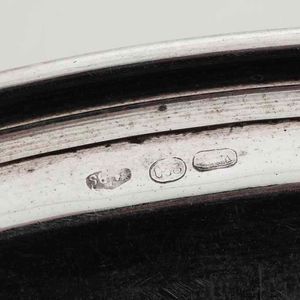 Lotto di tre vassoi in argento con incisioni nomi e data 1967. Argenteria italiana della seconda met del XX secolo  - Asta Argenti - Associazione Nazionale - Case d'Asta italiane