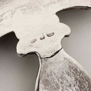 Lotto composto da una cestina, un porta bottiglie e vassoietto con manico in argento. Varie manifatture italiane del XX secolo  - Asta Argenti - Associazione Nazionale - Case d'Asta italiane