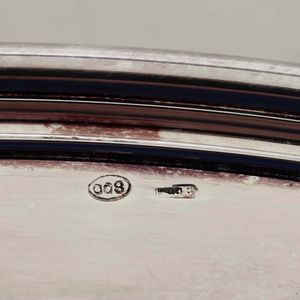 Lotto di tre piatti in argento. Varie manifatture italiane del XX secolo  - Asta Argenti - Associazione Nazionale - Case d'Asta italiane