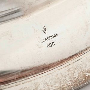 Piatto in argento. Argenteria milanese del XX secolo. Argentiere Miracoli  - Asta Argenti - Associazione Nazionale - Case d'Asta italiane