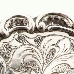 Piatto. Argento fuso, sagomato e cesellato. Argenteria artistica italiana del XX secolo  - Asta Argenti - Associazione Nazionale - Case d'Asta italiane