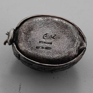 Tre oggetti in argento. Italia XX secolo. Portabiglietti e ciotola Argentiere Cusi Milano; scatola a coccinella Argentiere Pradella per Cusi milano  - Asta Argenti - Associazione Nazionale - Case d'Asta italiane