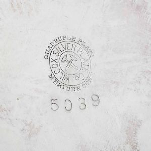 Samovar con corpo costolato in metallo argentato. Inghilterra XX secolo  - Asta Argenti - Associazione Nazionale - Case d'Asta italiane