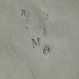 Ciotola in metallo argentato ovale con bordo perlinato. XIX secolo  - Asta Argenti - Associazione Nazionale - Case d'Asta italiane