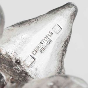 Vase aux trois carrottes, Riproduzione del Muse Bouilhet Christofle. Bronzo argentato  - Asta Argenti - Associazione Nazionale - Case d'Asta italiane