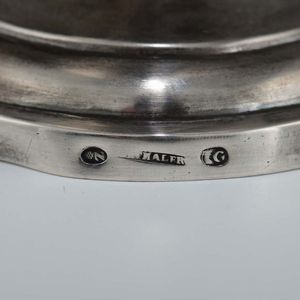 Versatoio neoclassico in argento fuso, sbalzato e cesellato. Ausburg, ultimo quarto del XVIII secolo, argentiere Seethaler  - Asta Argenti - Associazione Nazionale - Case d'Asta italiane