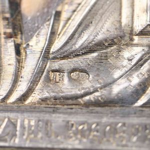 Vergine di Kazan e Cristo Pantocratore Icone su tavola. Riza in argento sbalzato e cesellato una Mosca 1889-1926e una Mosca 1908-1926  - Asta Argenti - Associazione Nazionale - Case d'Asta italiane