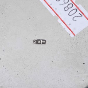 Coppetta a forma di mela in argento, Italia XX secolo e altra coppetta in argento con piedini, Egitto XX secolo  - Asta Argenti - Associazione Nazionale - Case d'Asta italiane