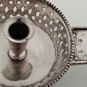 Palmatoria. Argento fuso, sbalzato e traforato.  ultimo quarto del XVIII secolo. Bolli del Maestro argentiere Girolamo Francescoli (1776-1802)  - Asta Argenti - Associazione Nazionale - Case d'Asta italiane