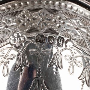 Lattiera e cestino in argento fuso, cesellato e dorato. Londra 1871  - Asta Argenti - Associazione Nazionale - Case d'Asta italiane