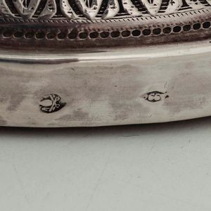 Coppia di candelieri in argento, Roma XIX secolo, argentiere Angelo Giannetti (1824-1865)  - Asta Argenti - Associazione Nazionale - Case d'Asta italiane