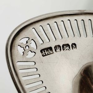 Coppia di saliere traforate.Inghilterra, bollo della citt di Sheffield per l'anno 1896 e dell'argentiere Atkin Brothers  - Asta Argenti - Associazione Nazionale - Case d'Asta italiane