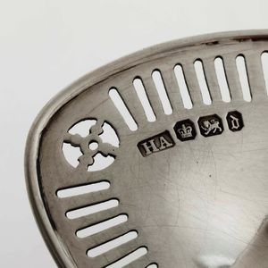 Coppia di saliere traforate.Inghilterra, bollo della citt di Sheffield per l'anno 1896 e dell'argentiere Atkin Brothers  - Asta Argenti - Associazione Nazionale - Case d'Asta italiane