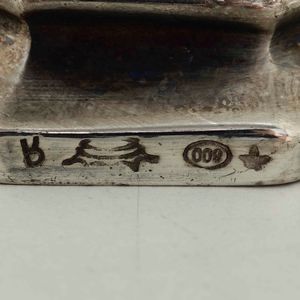 Tre ussari in argento fuso, cesellato e dorato. Argenteria artistica italiana del XX-XXI secolo  - Asta Argenti - Associazione Nazionale - Case d'Asta italiane