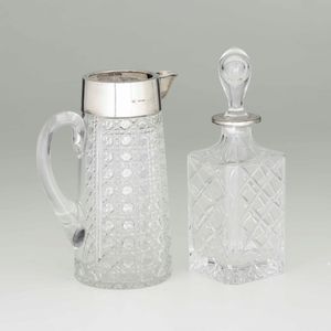 Bottiglia e brocca in vetro molato e argento, manifatture diverse del XX secolo  - Asta Argenti - Associazione Nazionale - Case d'Asta italiane